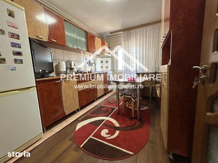 Apartament cu 3 camere decomandat în Dofteana