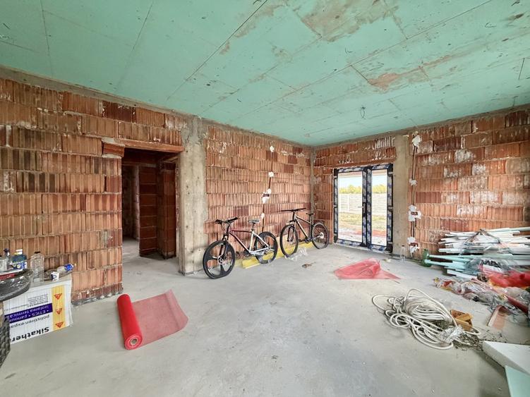 Casă individuală cu 4 camere cu Teren 533 Mp în Sânmihaiu Român