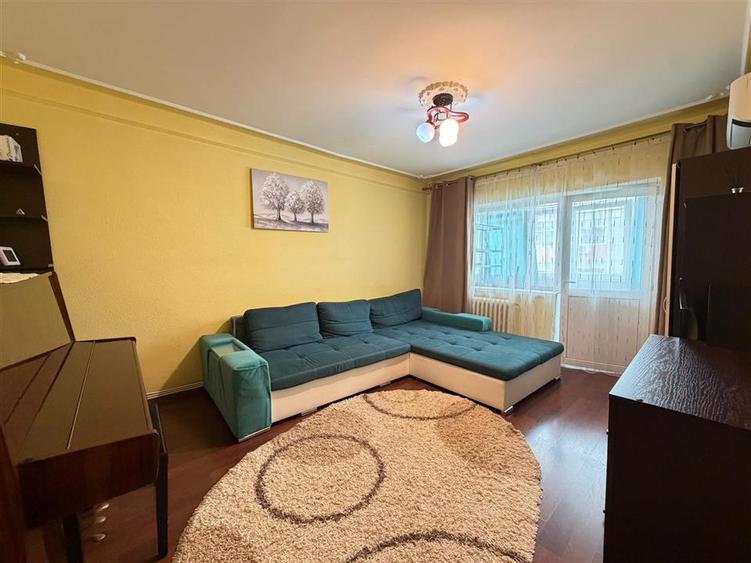 Apartament cu 4 camere decomandat în Târgu Cucu