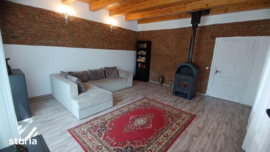 Casă cu 3 camere cu Teren 2135 Mp în Petrești