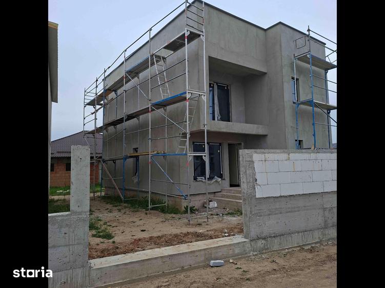 Casă cu 5 camere cu Teren 270 Mp în Malu Mare
