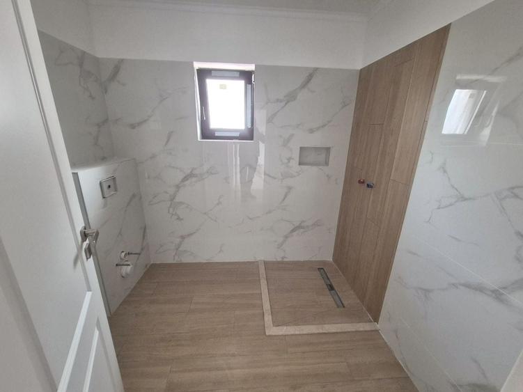 Casă individuală cu 5 camere cu Canalizare în Cetate