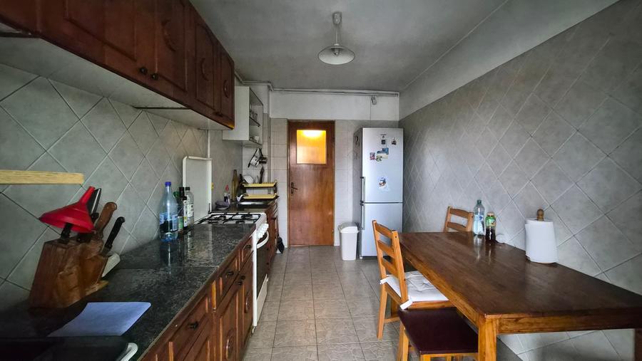 Apartament cu 3 camere decomandat, mobilat în Delfinariu