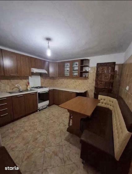 Casă cu 4 camere cu Teren 864 Mp în Central