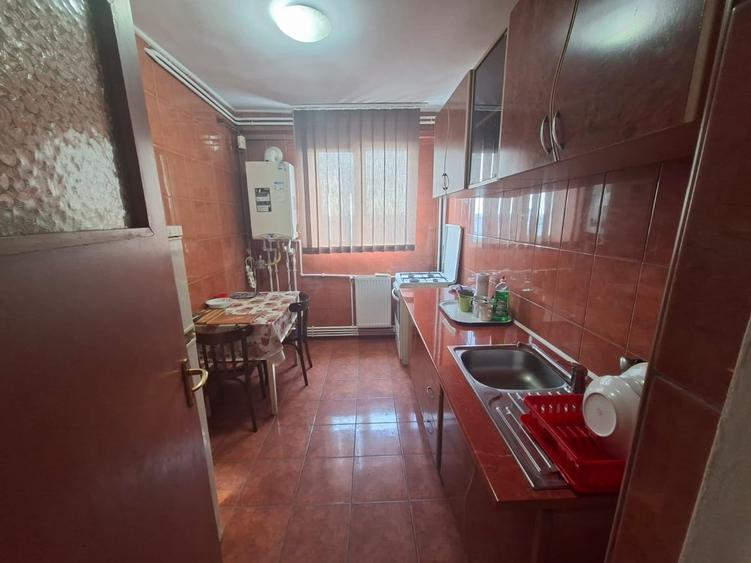 Apartament cu 2 camere semidecomandat în Colentina