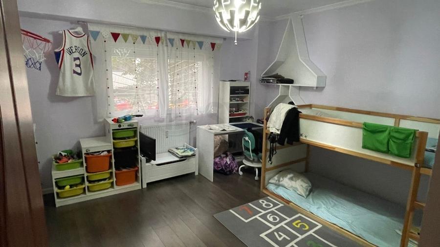 Apartament cu 3 camere decomandat în Aviației