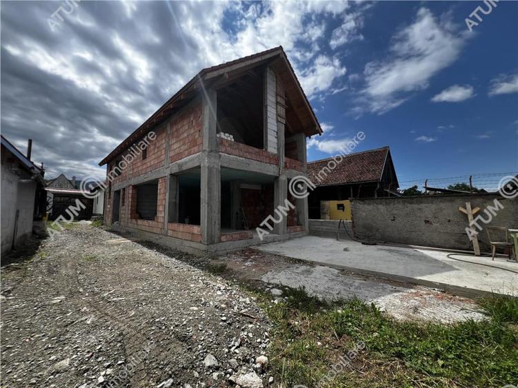 Casă cu 5 camere cu Teren 1400 Mp în Orlat