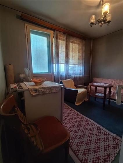 Apartament cu 3 camere semidecomandat în Cina
