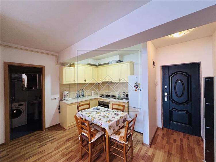 Apartament cu 2 camere decomandat în Exterior Sud