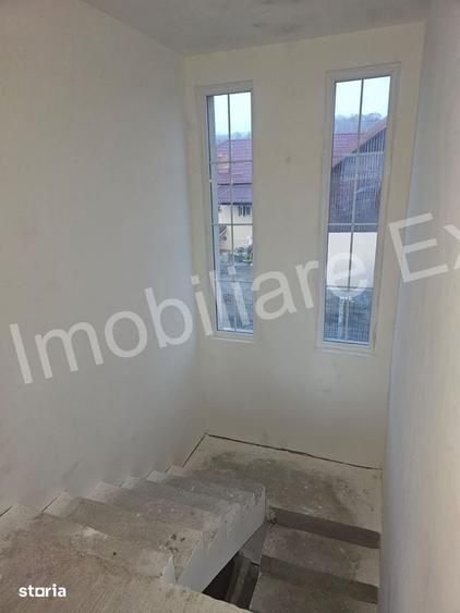 Casă cu 4 camere cu Teren 407 Mp în Țițești