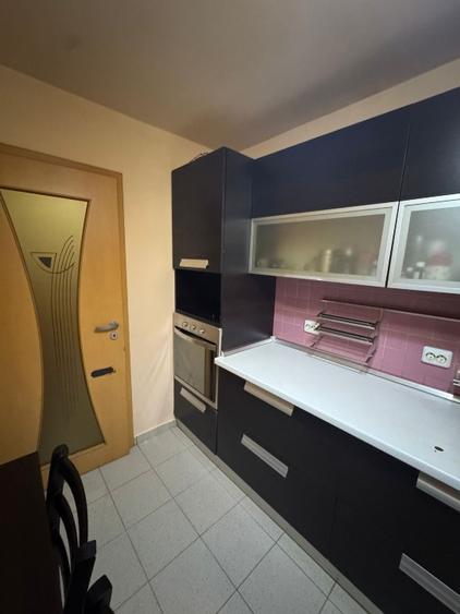 Apartament cu 3 camere decomandat în Lipovei