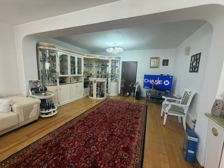 Casă cu 6 camere cu Teren 400 Mp în Fundeni