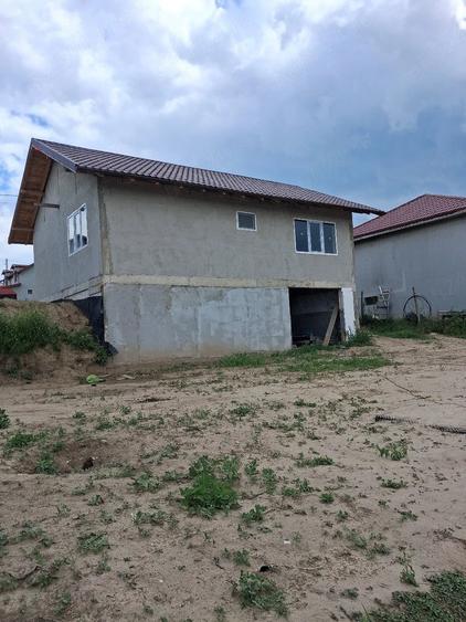 Casă cu Teren 500 Mp în Central