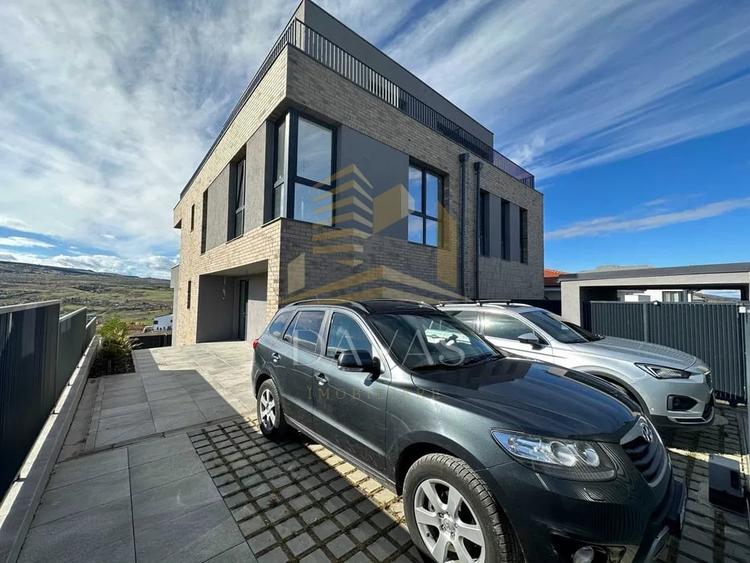 Casă individuală cu 5 camere cu Teren 280 Mp în Borhanci