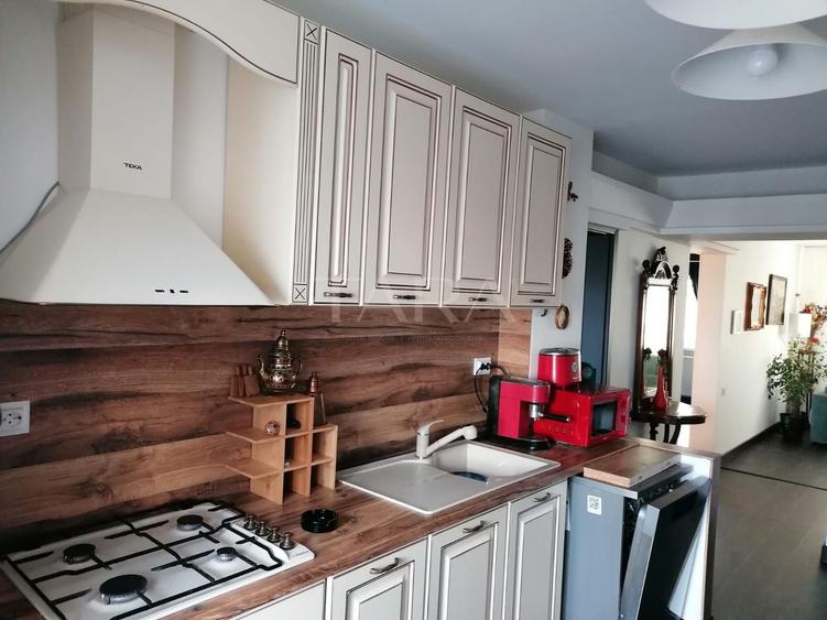 Apartament cu 4 camere decomandat, mobilat în Mărăști
