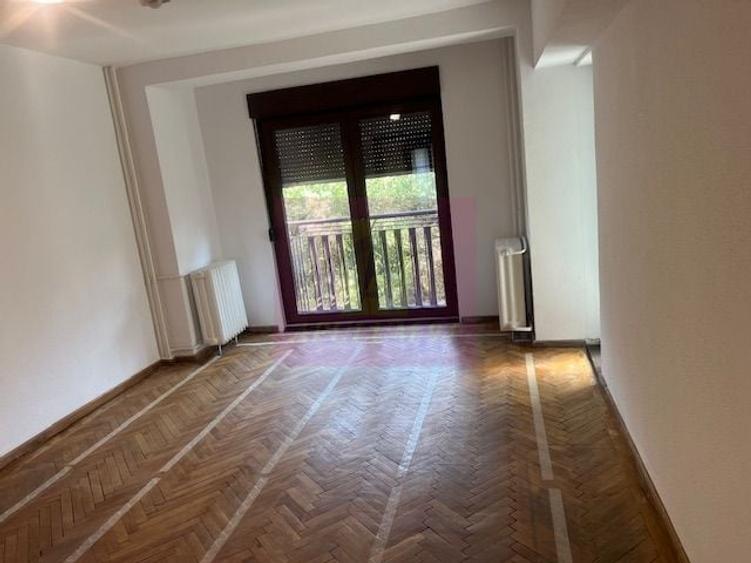 Apartament cu 4 camere decomandat în Unirii