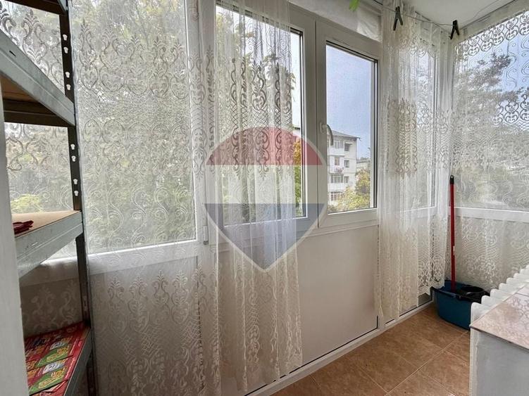 Apartament cu 2 camere semidecomandat, mobilat în Sud
