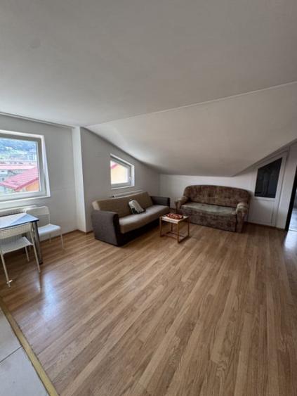 Apartament cu 3 camere semidecomandat în Florești
