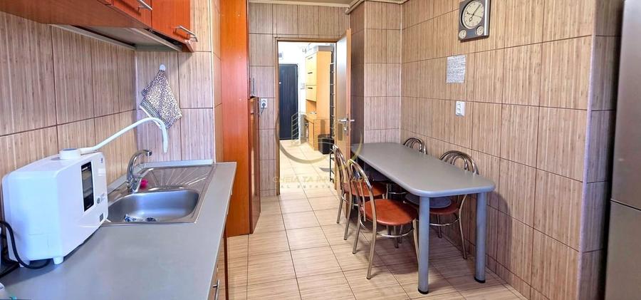 Apartament cu 3 camere decomandat în Central