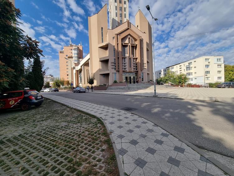 Apartament cu 2 camere semidecomandat, mobilat în Ultracentral