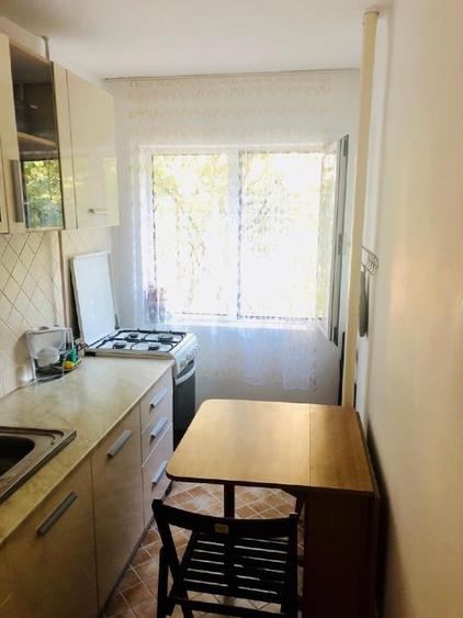 Apartament cu 2 camere semidecomandat, mobilat în Brâncoveanu