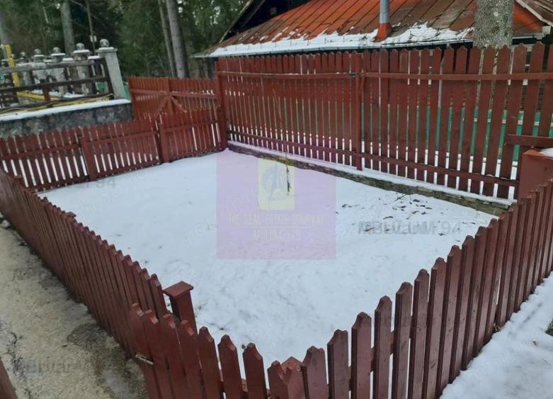 Casă cu 6 camere cu Teren 340 Mp în Cumpătu