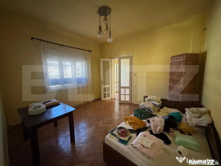 Casă cu 6 camere cu Teren 700 Mp în 700