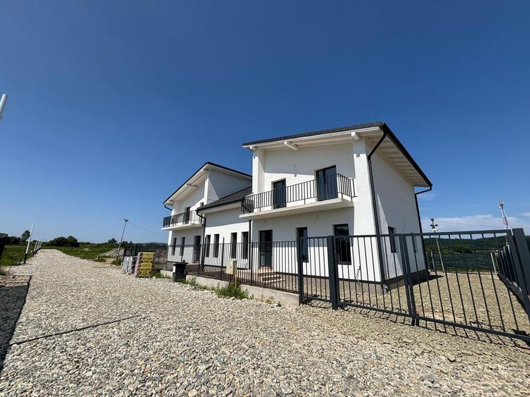 Duplex cu 4 camere cu Canalizare în Mohu