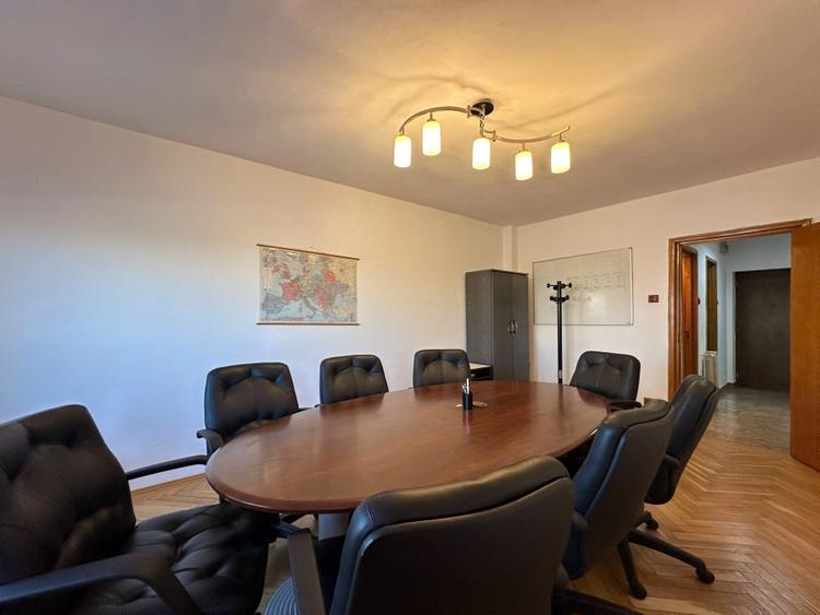 Apartament cu 3 camere decomandat, mobilat în P-ța Unirii