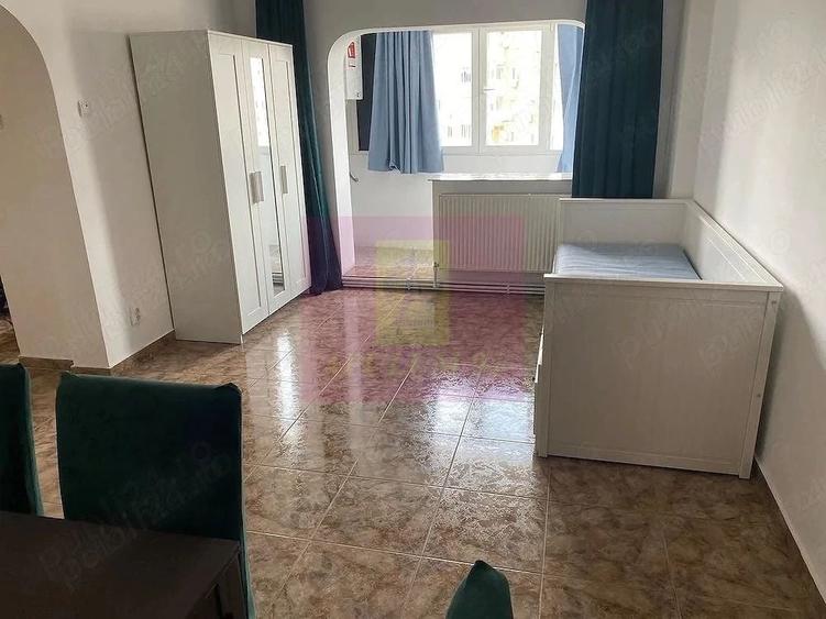 Apartament cu 4 camere semidecomandat, mobilat în Timpuri Noi