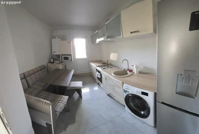 Apartament cu 3 camere decomandat în Central