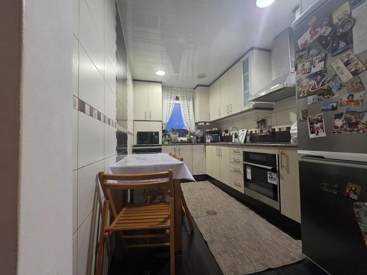 Apartament cu 4 camere decomandat în Lazaret