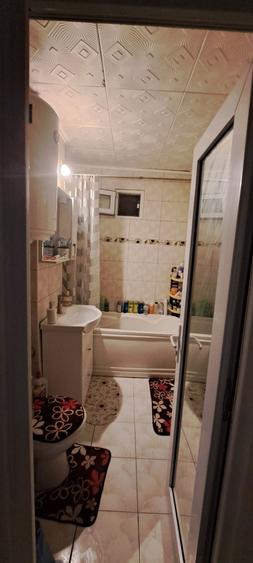 Apartament cu 4 camere decomandat în Est