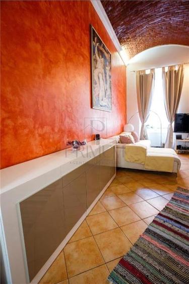 Apartament cu 2 camere semidecomandat, mobilat în Central