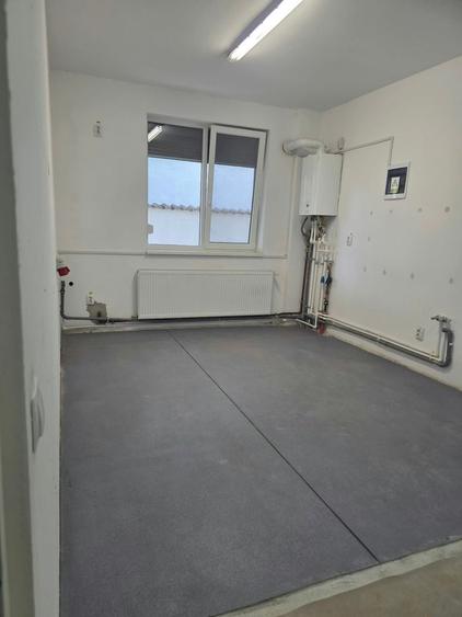 Apartament cu 3 camere decomandat în Jiului