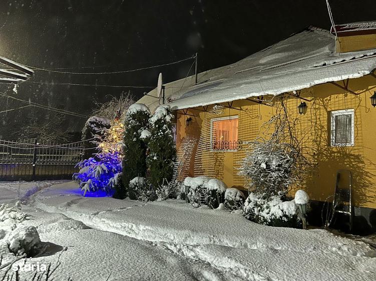 Casă cu 4 camere cu Teren 2500 Mp în Răstolița