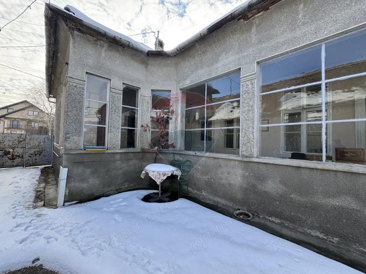 Casă cu 3 camere cu Teren 730 Mp în Central