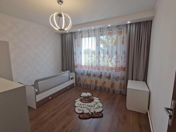 Apartament cu 3 camere decomandat în Exterior Vest