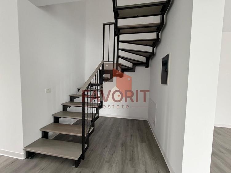 Duplex cu 4 camere cu Canalizare în Utvin