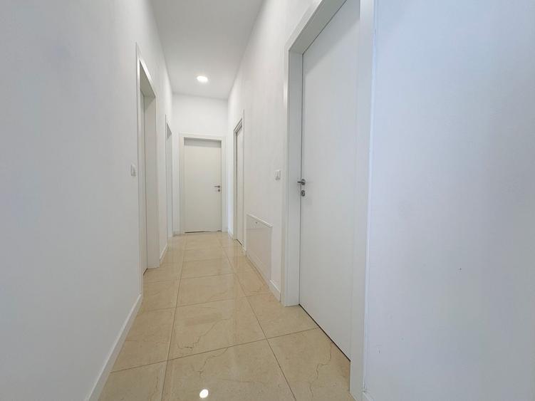 Penthouse cu 4 camere decomandat, mobilat în Torontalului