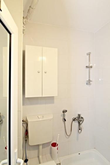 Apartament cu 4 camere decomandat în Anda