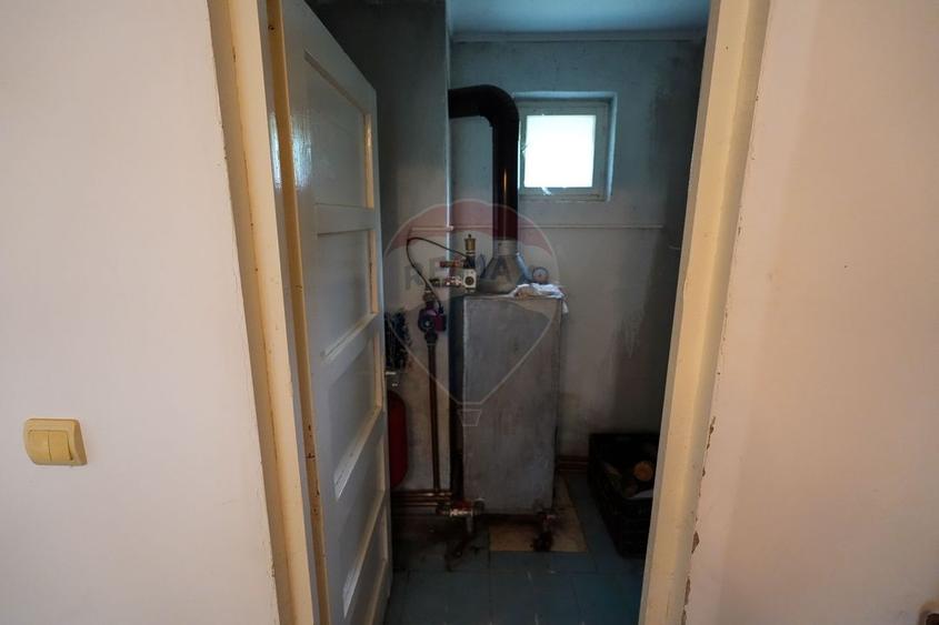 Casă individuală cu 6 camere cu Teren 2143 Mp în Crișan