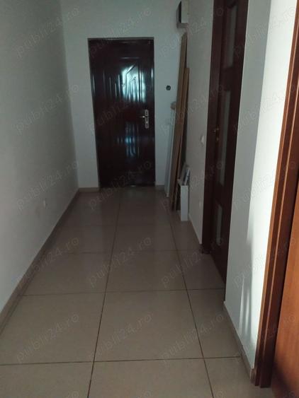 Apartament cu 3 camere decomandat în Bragadiru
