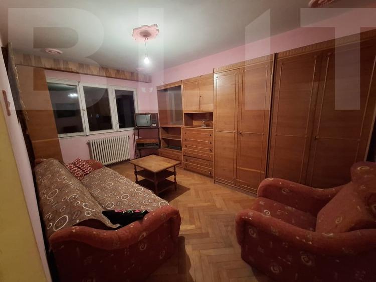 Apartament cu 3 camere semidecomandat, mobilat în Lugoj