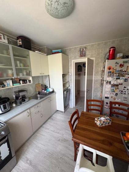 Apartament cu 4 camere decomandat, mobilat în Negru Vodă
