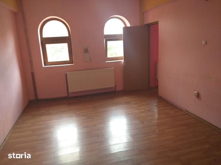Spațiu comercial, de 700 mp, în Central