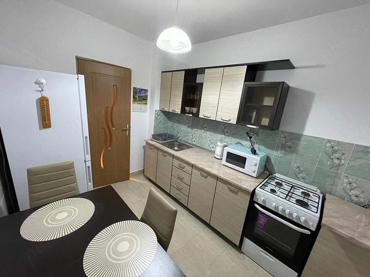Apartament cu 2 camere semidecomandat, mobilat în Pajura