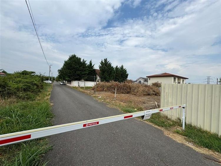 Teren Construcții intravilan de 850 mp, în Vest