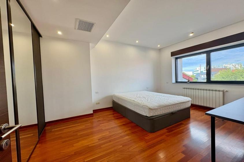 Apartament cu 4 camere decomandat, mobilat în Dorobanți