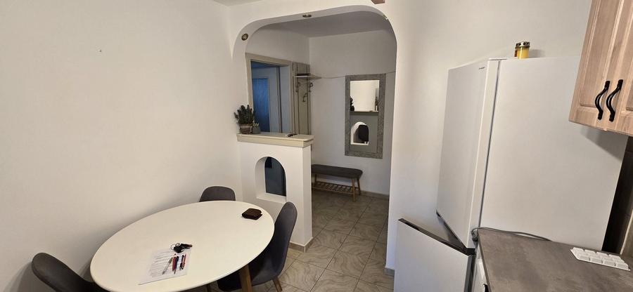 Apartament cu 2 camere semidecomandat în Take Ionescu